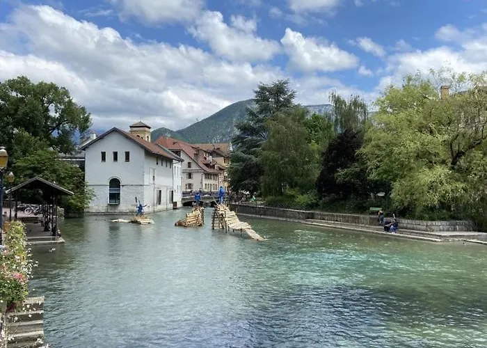 Apartment Batiment Historique Le Long Du Canal Du Thiou - Historic Building Along Thiou Canal Annecy