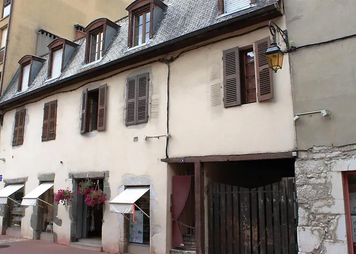 Batiment Historique Le Long Du Canal Du Thiou - Historic Building Along Thiou Canal * Annecy